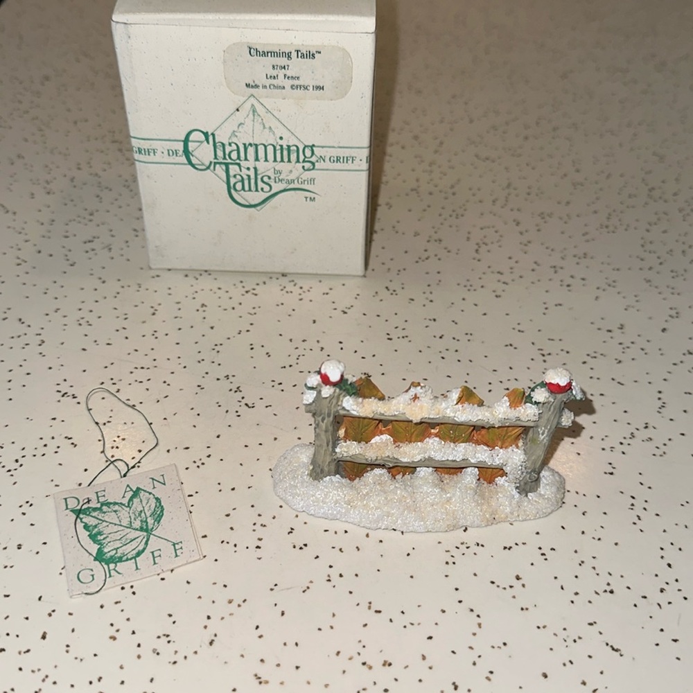 Vintage Charming Tails Leaf Fence figurine Intro:1994 87/047 In original box!